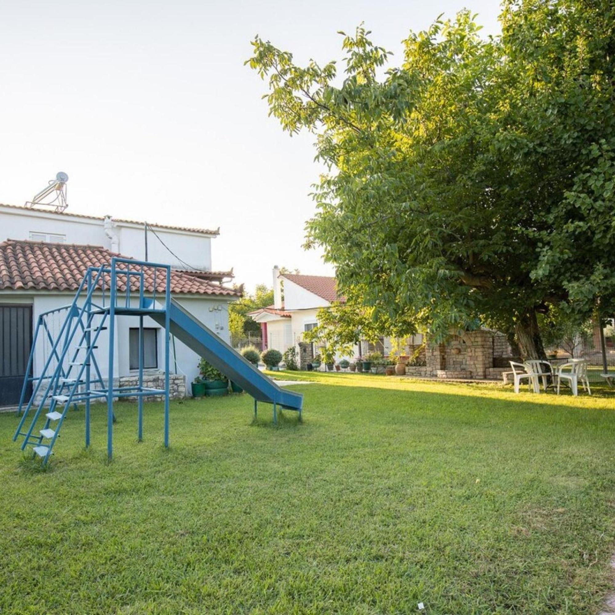 Neromilos Harmony - Roussis Residence Bagian luar foto