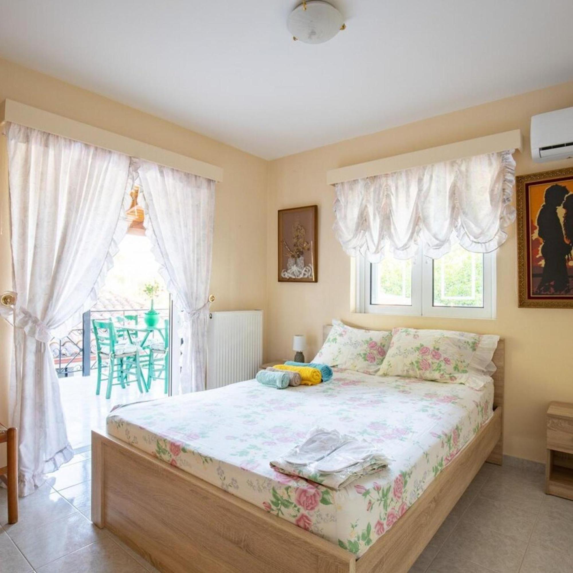 Neromilos Harmony - Roussis Residence Bagian luar foto