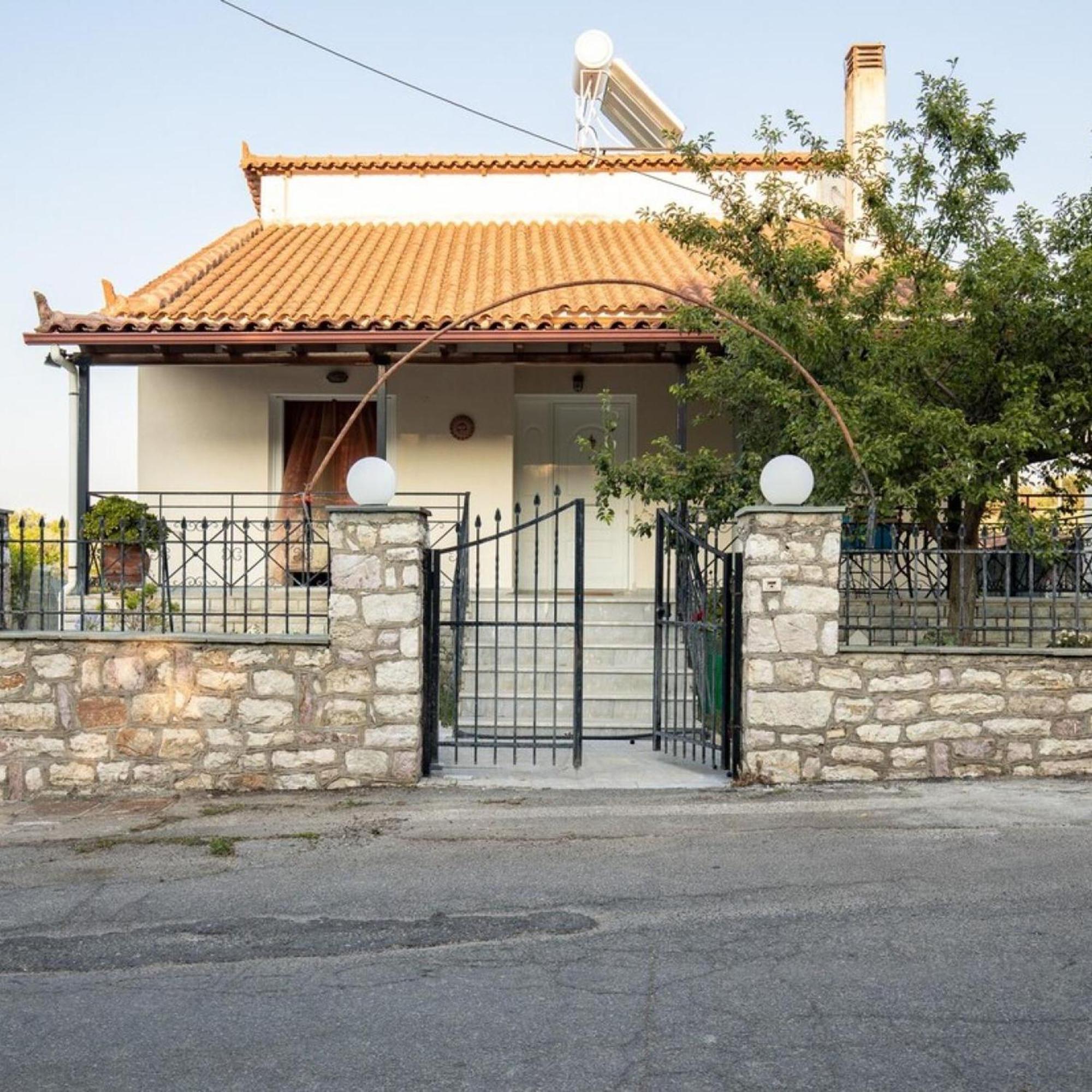Neromilos Harmony - Roussis Residence Bagian luar foto